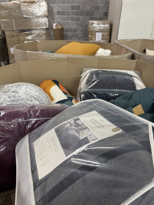 Target bedding pallet liquidation